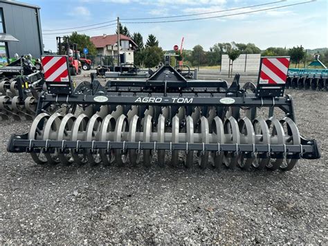 Zestawienie kultywatorów wielozadaniowych Agro-Tom