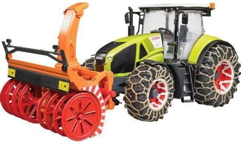 Zdjęcie produktu zabawki Bruder Claas Axion 950 z odśnieżarką z różnych perspektyw