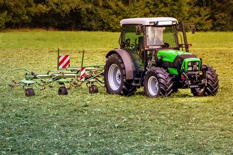 Zestawienie różnych typów traktorków kosiarek dostępnych na rynku wtórnym