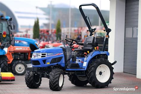 Tematyczne zdjęcie traktora Iseki TM 3217 AL w pracy