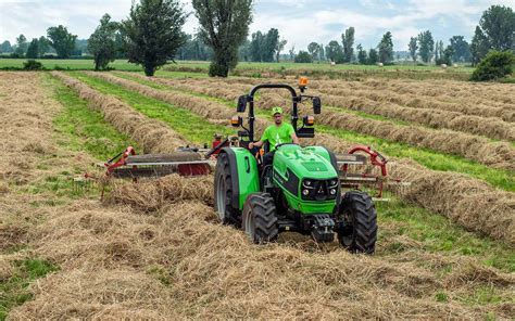 Thematic photo of Deutz-Fahr tractor in a field