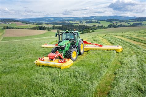 Detale belki koszącej Pöttinger z dyskami i systemem szybkiej wymiany ostrzy