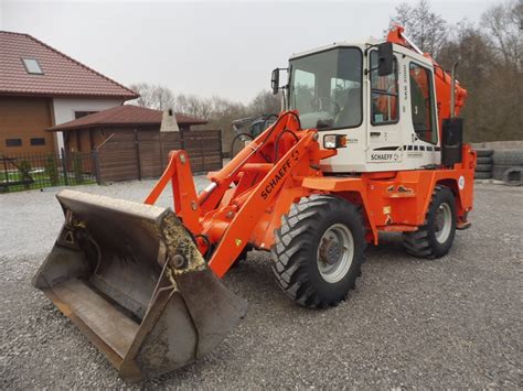 Koparko-ładowarka Schaeff SKB 600 w pracy
