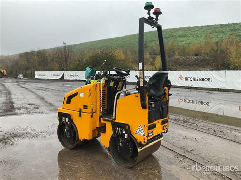 JCB VMT 160 w akcji, zagęszczający asfalt