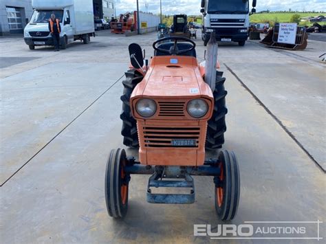 Tabela ze specyfikacją techniczną traktora Kubota L1501
