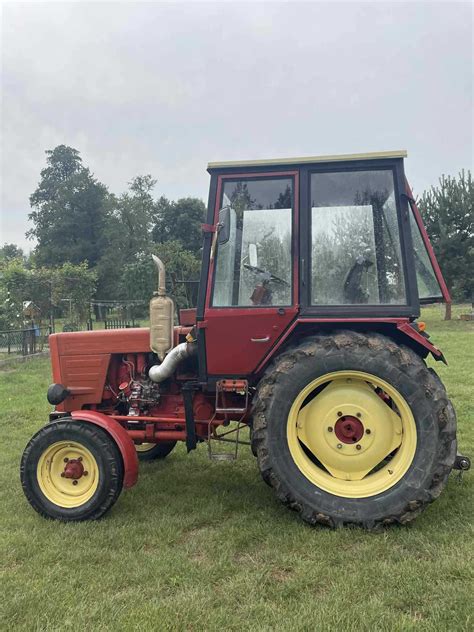 historyczny ciągnik Władimirec T-25A na polu