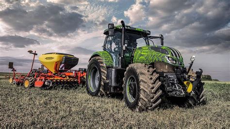 ciągnik Agromasz 30TK w pracy