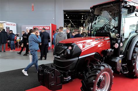 wizualizacja nowego ciągnika Agroapollo serii G o mocy 130 KM