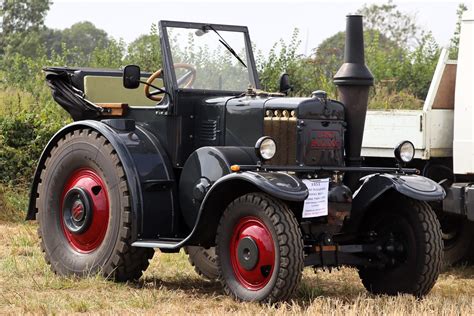 Zdjęcie historycznego ciągnika Lanz Bulldog D9506