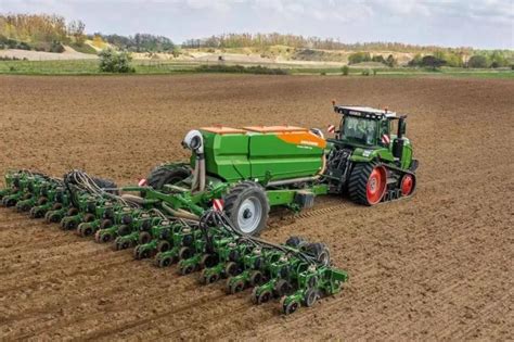Infographic showing different roller options for the Amazone seeder