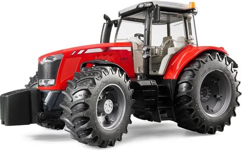 zdjęcie ciągnika rolniczego Massey Ferguson 120KM z podłączonym beczkowozem