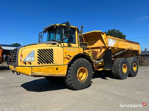 Wozidło przegubowe Volvo A25 w akcji na placu budowy