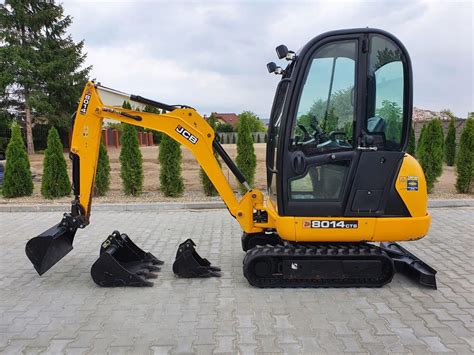 Minikoparka JCB 8014 w akcji