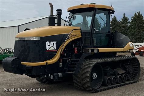 historyczna fotografia ciągnika gąsienicowego Caterpillar Challenger