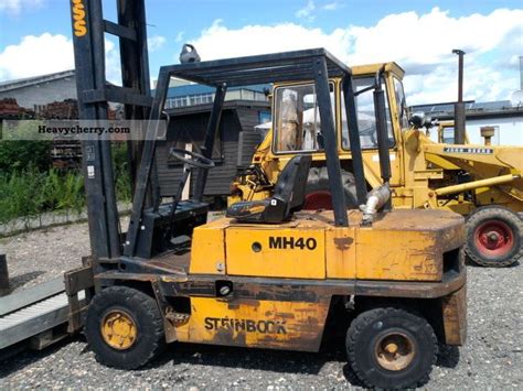 Thematic photo of a Steinbock Boss forklift in an industrial setting