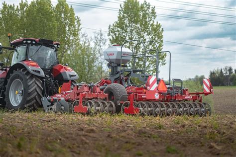 Schemat konstrukcji brony talerzowej Unia Ares XM z zaznaczonym podwoziem transportowym i przesunięciem wałów OffSet