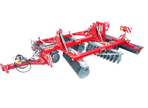 Ciężka brona talerzowa Unia Mars w wersji Twix podczas pracy na polu