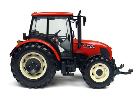 Kolekcjonerskie modele traktorów Claas w skali 1:32