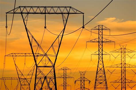 Infografika: rodzaje linii energetycznych i ich charakterystyka