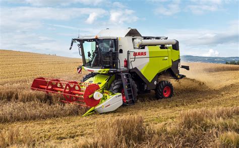Claas Trion i Evion podczas pracy w polu