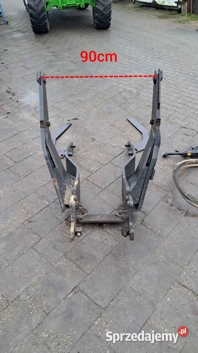 zdjęcie ładowacza czołowego AGRO-TUR zamontowanego na ciągniku C-360