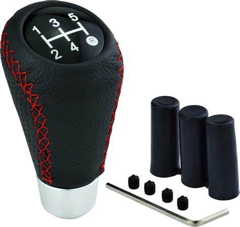 zdjęcie traktorka z manualną skrzynią biegów i widoczną dźwignią zmiany biegów