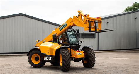 Thematic photo of JCB 520 telescopic loader at work