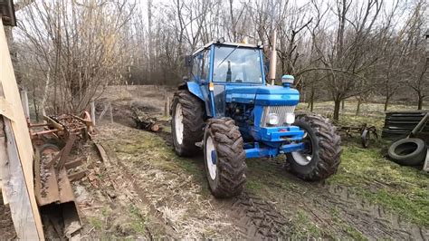 zdjęcie ciągnika Ford 5610 w polu