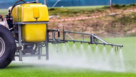 Thematic photo of a mounted agricultural sprayer Tad-Len in use on a field