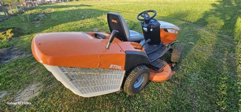 Wyświetlacz LCD traktora ogrodowego STIHL RT 6127 ZL z widocznymi informacjami