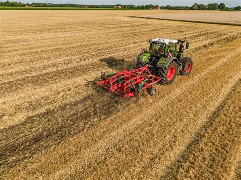 Photo of a Rolmasz Kutno stubble cultivator working in the field