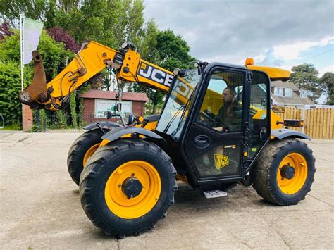 Thematic photo of a JCB 527 telehandler