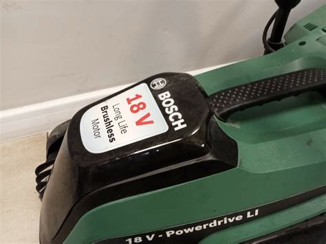 Infographic showing the Bosch Powerdrive motor mechanism with a V-belt drive