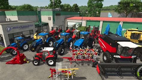 Zrzut ekranu przedstawiający różnorodne narzędzia i pojazdy w Farming Simulator 17