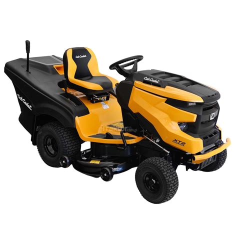 Zdjęcie traktorka Cub Cadet XT2 PR106 w akcji, podkreślające jego zwrotność