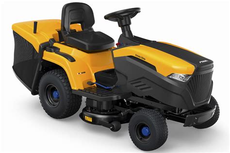 Traktor Stiga Estate 584e pracujący w trybie koszenia wstecznego