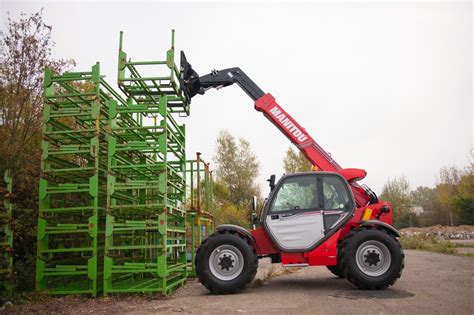 Porównanie modeli teleskopowych Manitou - schemat przedstawiający różnice w zasięgu i udźwigu