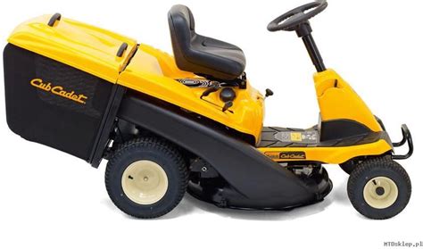 Zdjęcie traktorka ogrodowego Cub Cadet CC 114 TA prezentujące jego kompaktową budowę oraz agregat tnący.
