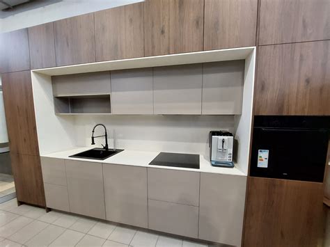 zdjęcie zintegrowanej szafki i łatwo dostępnych filtrów