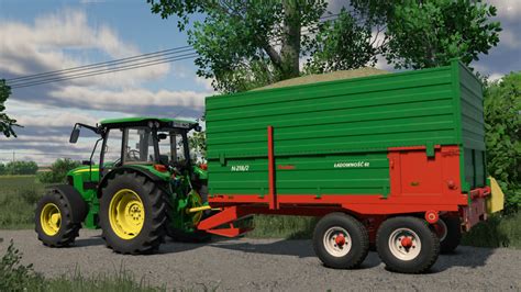 Thematic photo of the Warfama N-266 manure spreader in a field