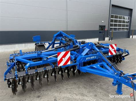 Tematyczne zdjęcie brony talerzowej hydraulicznej Landstal w akcji