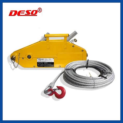 Thematic photo of a manual wire rope hoist in operation