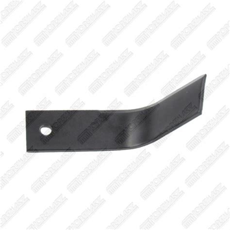 Zdjęcie zbliżenia na zużyty nóż glebogryzarki oraz nowy nóż