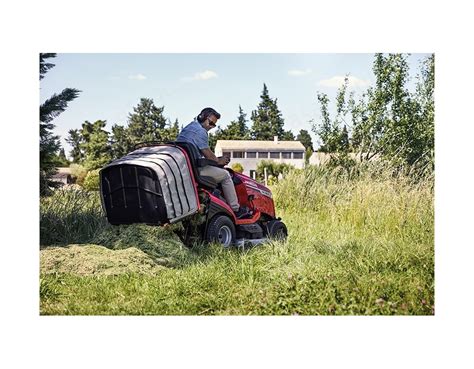 Zdjęcie traktorka kosiarki Honda HF 2317 HME w akcji