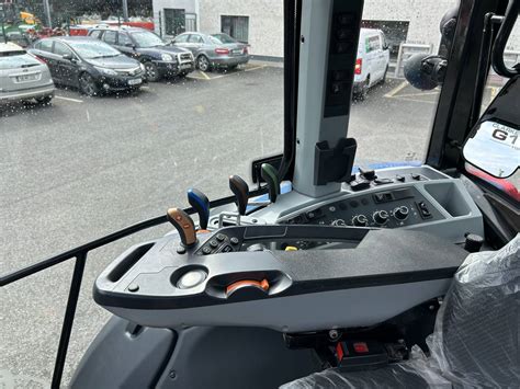 Zdjęcie ciągnika Valtra G115 Active w metalicznym kolorze