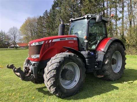 Zdjęcie ciągnika Massey Ferguson 8690