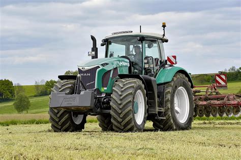 Wizualizacja nowoczesnego ciągnika Kraft przyszłej generacji