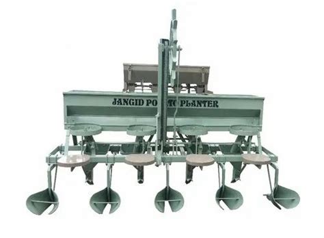 Infographic showing benefits of manual potato planter (e.g., speed, precision, comfort)