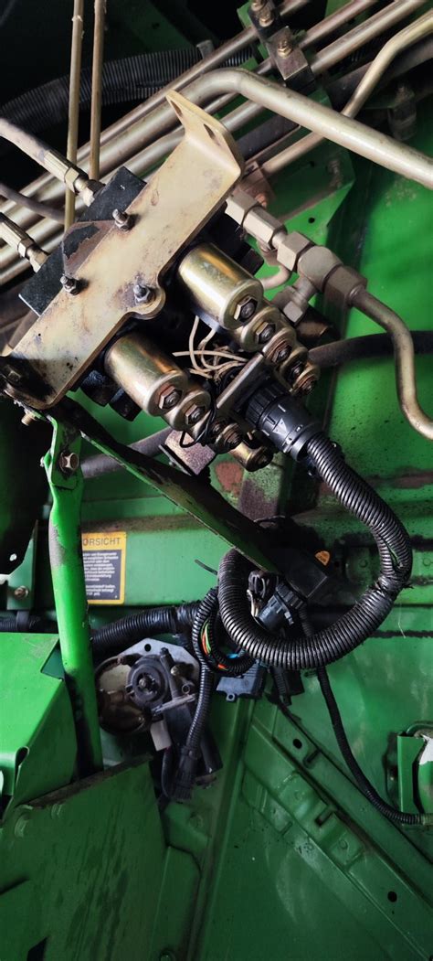 Zdjęcie przedstawiające zespół młócący lub system sit w kombajnie John Deere