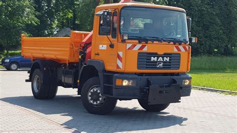 Wywrotka MAN w serwisie po kolizji, przed rozpoczęciem napraw